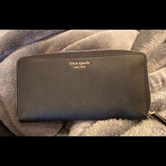 Kate Spade Zip Around Wallet - Carried Once - Picture 4 of 10